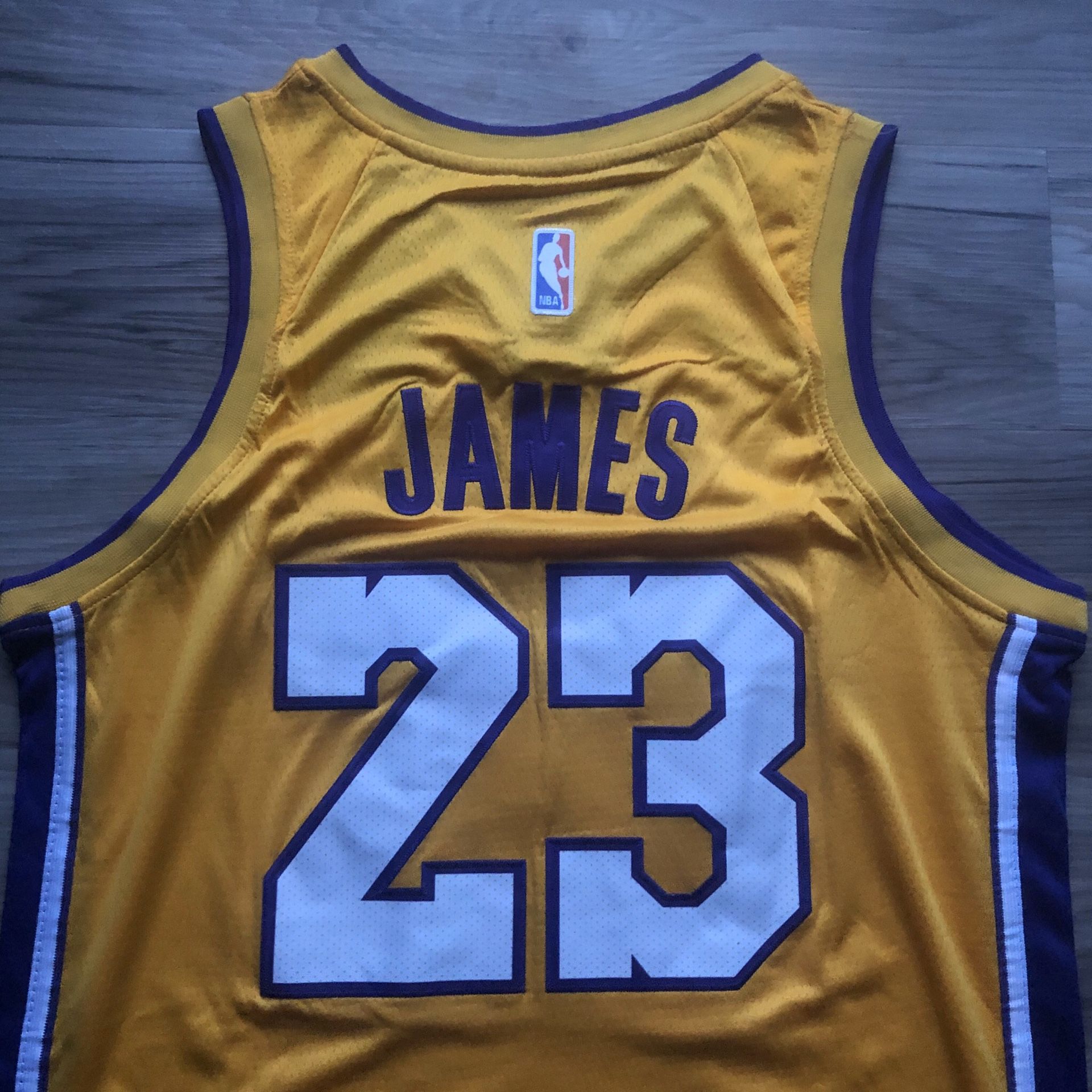 BRAND NEW! 🔥 LeBron James #23 Los Angeles Lakers NEW! 2019-20 Yellow Jersey + Size Medium + SHIPS OUT TODAY! 🎁💨