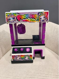 Toy claw machine