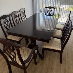 Dining table, 8 chairs and 2 side tables
