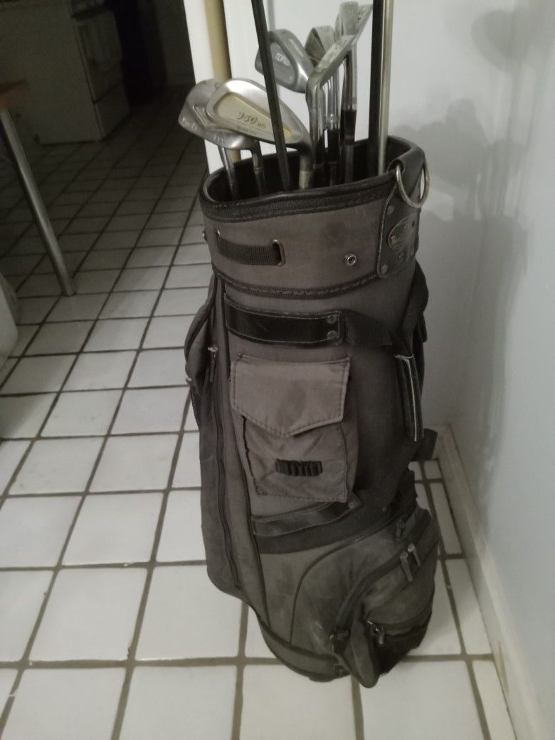 Men's Right Hand Golf Clubs $25