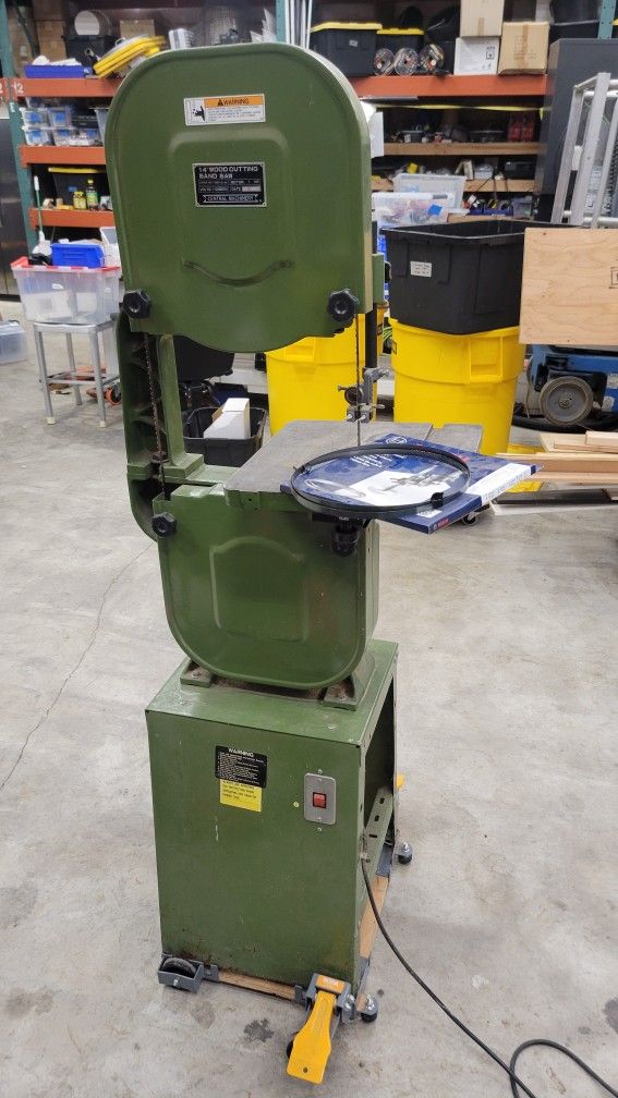 Central Machinery 14" Bandsaw — 1 HP, 110/220V + 2 Spare Blades (incl. new Bosch)