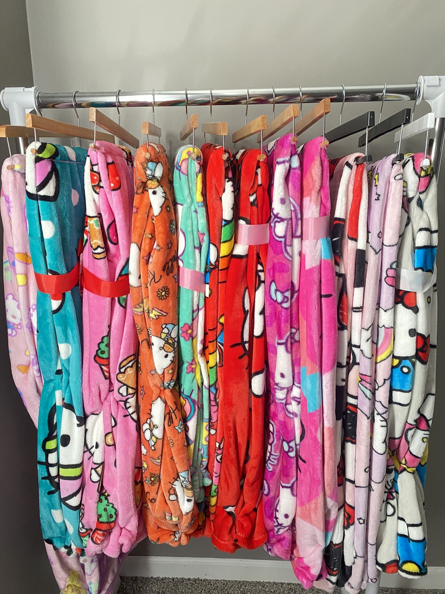 Hello Kitty throw Blankets