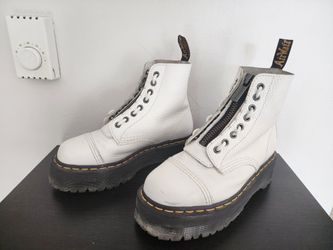 Women's 7 Dr. Martens