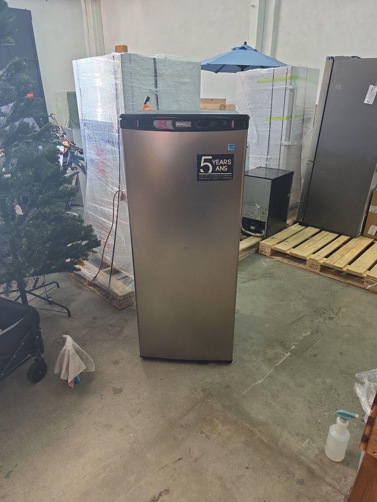 Danby Designer 8.5 Cubic Upright Freezer In Stainless Steel