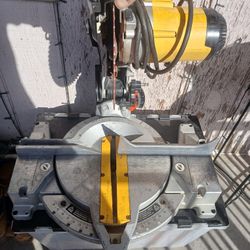 Dewalt 10 In. Miter Saw