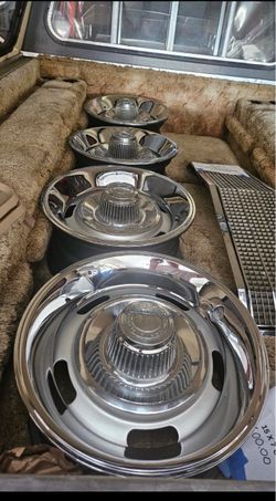 15 inch Chevy Wheels with caps and rings