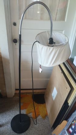 Adjustable floor lamp/light