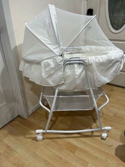 New Dream On Me Portable 2-1 Bassinet and Cradle