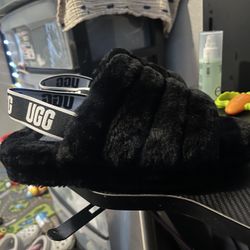 UGG SLIPPERS