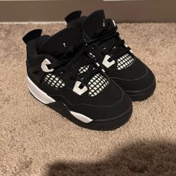 Air Jordan 4’s Oreo Size 9 kids