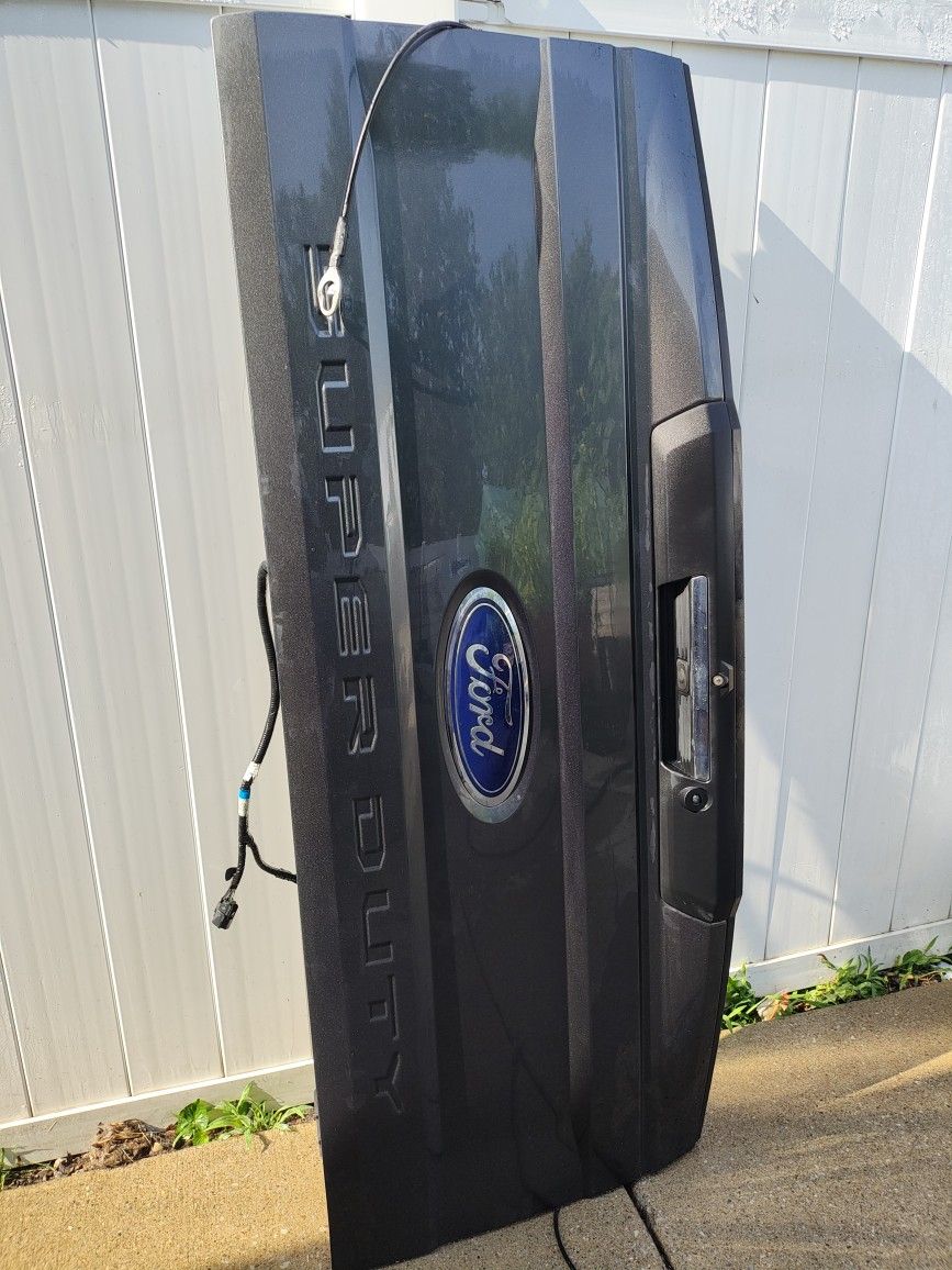 2017 2018 2019 OEM Factory Ford F250 F350 Super Duty Lariat Tailgate
With Harnesses, Step And Backup Camera