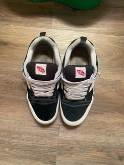 AROUND THE TOWER- SIZE 10.5 VANS KNU SKOOL
