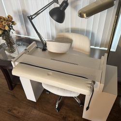 Mesa Para Uñas Y Silla 