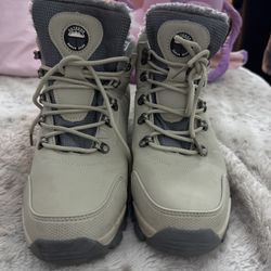 Woman’s Snow Boots 