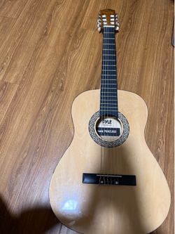 Pyle PGACL82 classical Guitar