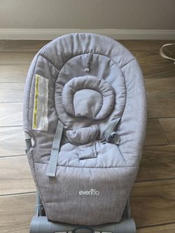 Used Evenflo Baby Bouncer in Excellent Condition - Gray & White Pattern