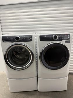 Washer And Dryer With Pedestal 