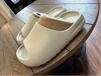 Yeezy Slides YS 01 CREAM size 8