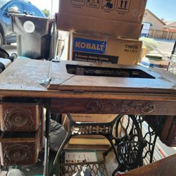 Antique Singer Sewing Table With Machine