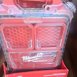 Milwaukee Pack Out