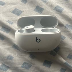 Beats Earbud + Charging Case – (Used, One Earbud Only)