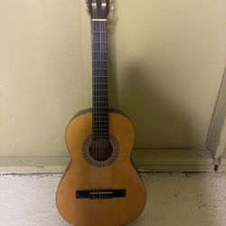 Lucida Classical Guitar And First Act FAD0245