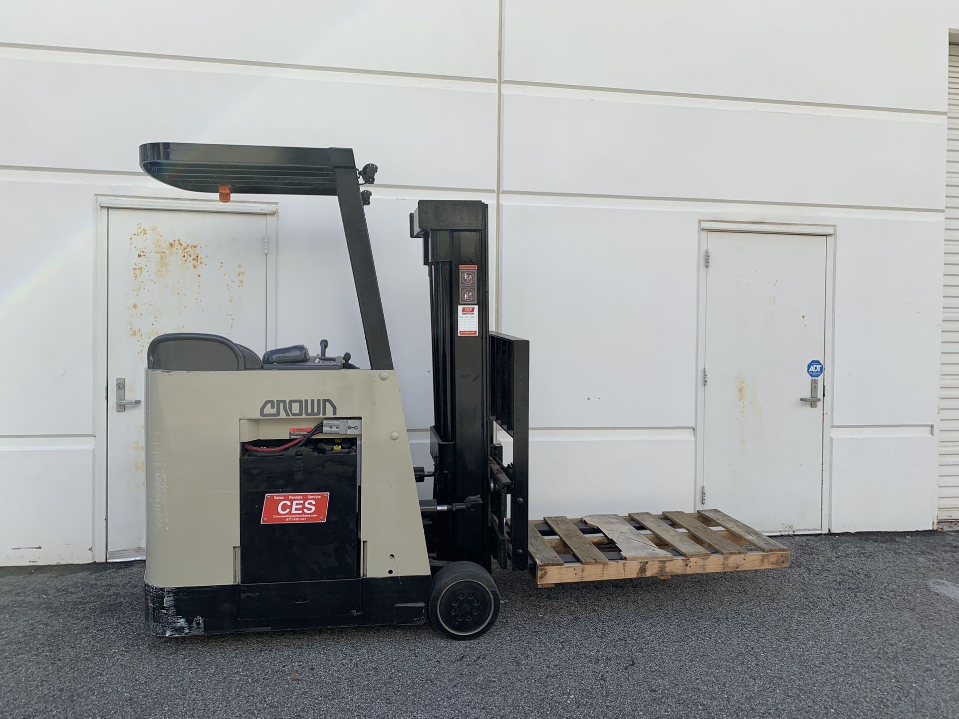 Crown Stand Up Forklift With Charger
