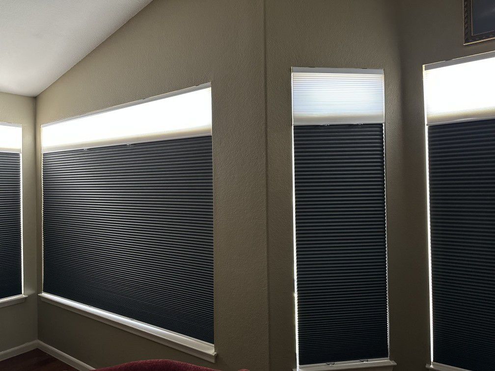 623) LEVOLOR COMBO CELL SHADE CORDLESS WHITE & GRAY RICE FOR EACH SHADE , SET OF 2 SHADE