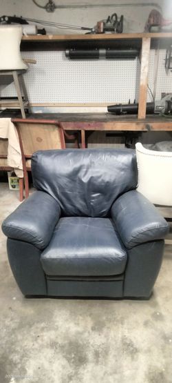 Selling green couch