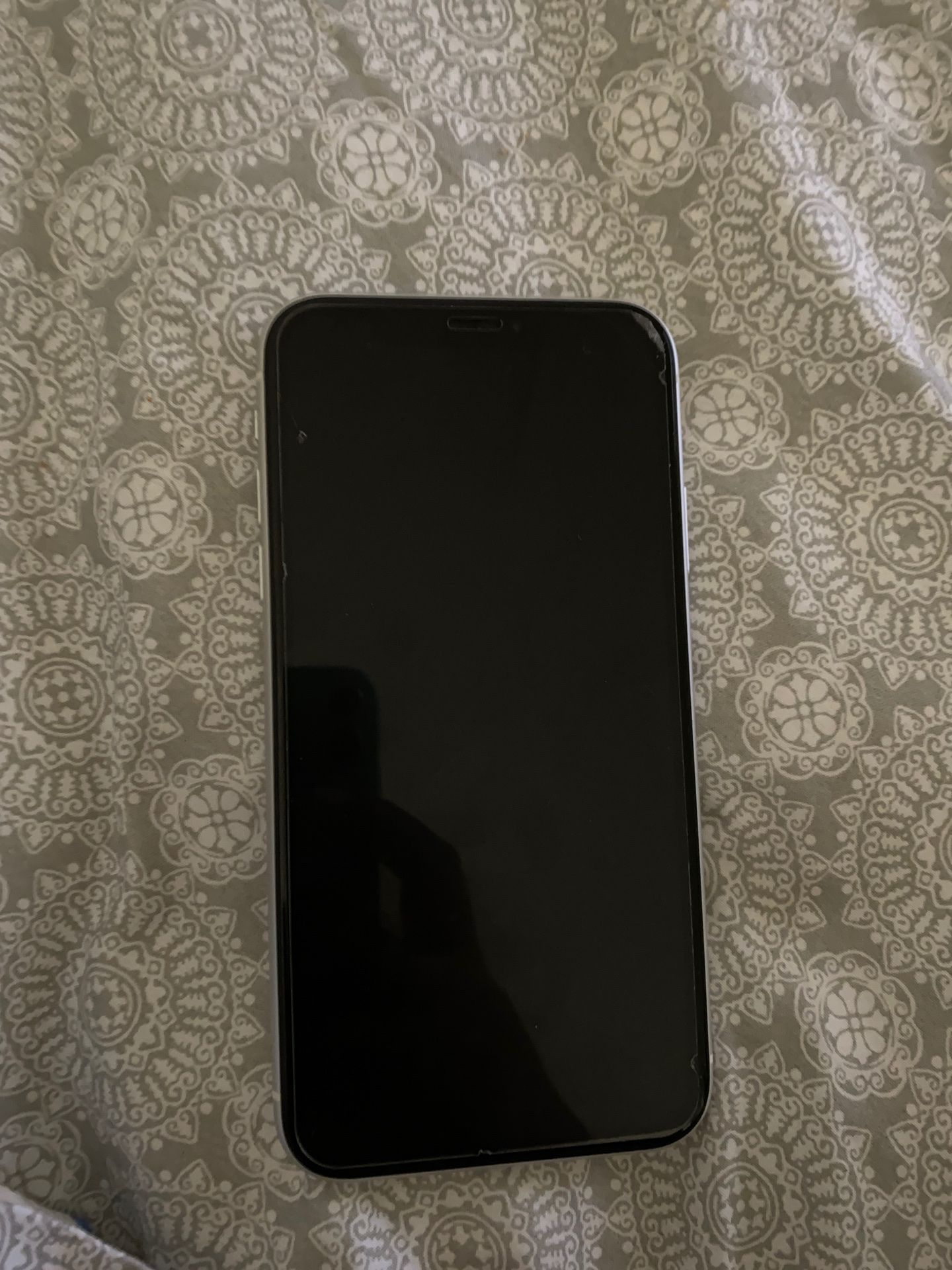 White iPhone XR 64 GB