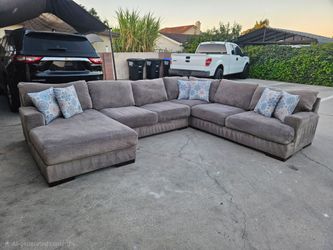 Large Sectional Sofa 💥 Free Delivery 💥