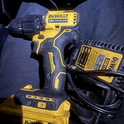 Dewalt brushless drill W/  1 battery and charger