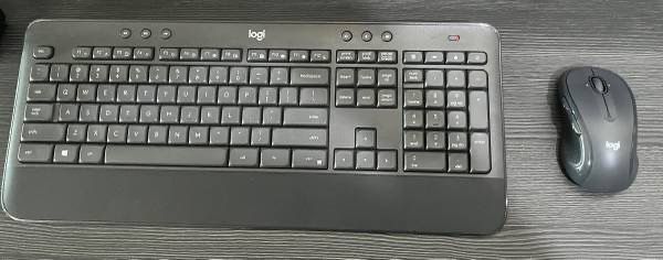 Logitech MK545 Advanced Wireless Keyboard and Mouse Combo