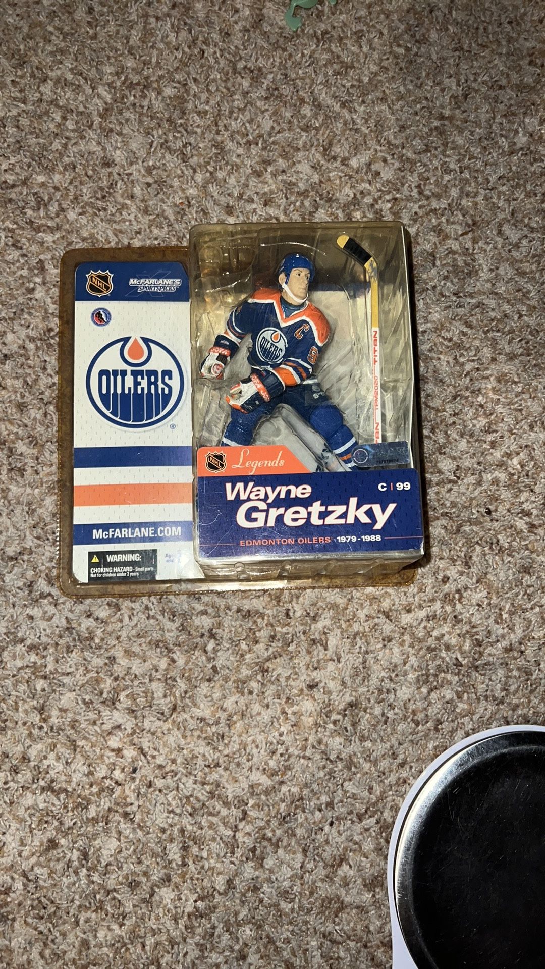 Wayne Gretzky Edmonton Oilers McFarlane Action Figure 1(contact info removed) Sports Legends. Plastic is yellow & cracked