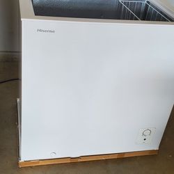  Barely Used Hisense 7-cu Feet Manual Defrost Freezer NEGOTIABLE PRICE