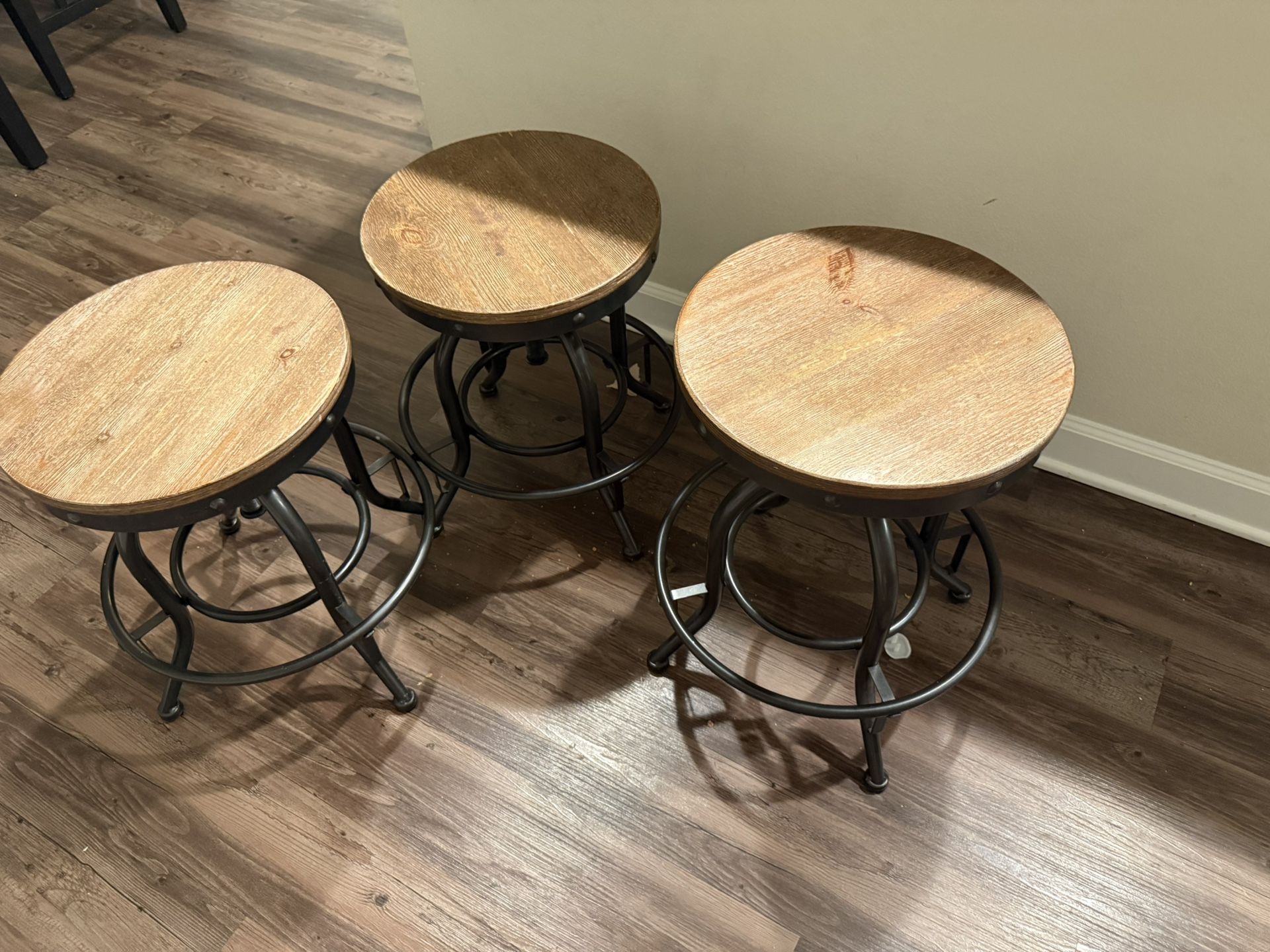 Valebeck Backless Counter Height Bar Stool Ashley’s Furniture 