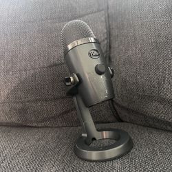 Blue Yeti Nano Multi-Pattern USB Condenser Microphone (Vivid Blue)