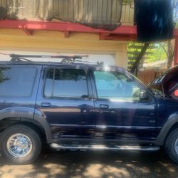 2000 Ford Explorer