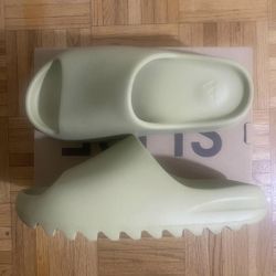 Yeezy Slide Size 10