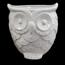 Paddock Whimsicle 7.5" Owl Planter In White