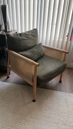 accent chair￼