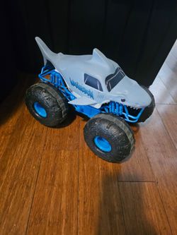 Megalodon Monster truck