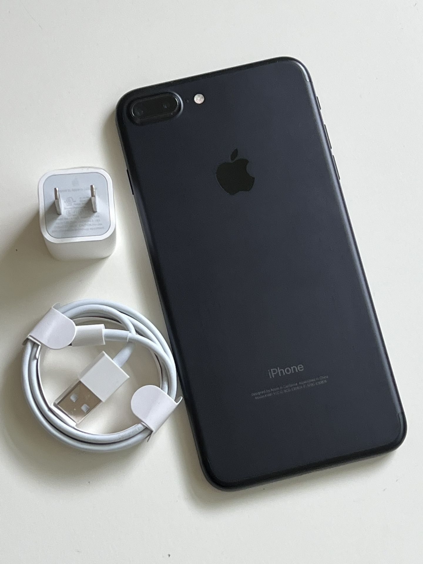 iPhone 7 Plus 128GB, Unlocked, works any company sim card any country internationally