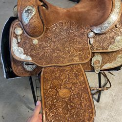 Billy Royal 16” Show Saddle with blanket. 