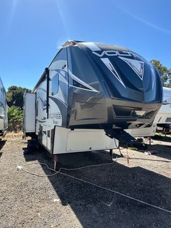 2016 Dutchmen Voltage Toy Hauler / Fifth wheel/ rv/ travel trailer
