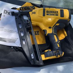 DeWalt 16 Gauge Angled finish Nailer
