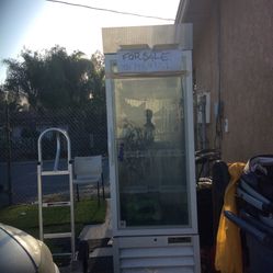 Fridge Good For Baker For Cakes A lot Of Room 200$