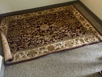 Rug 5'3" x 7'8"