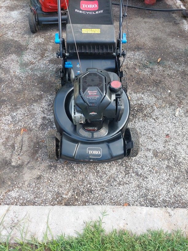 Toro Recycler 22inch SmartStow Rear Self Propelled Lawn Mower