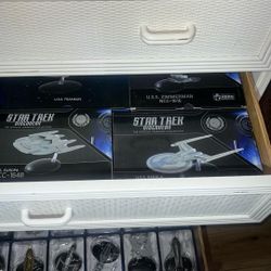 STAR TREK Die Cast Collectibles XL As Well As The Smaller Ships Some Docking Stations!